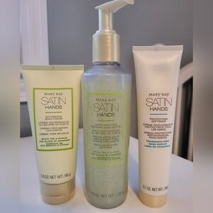 Mary Kay Satin Hands Trio **NEW**